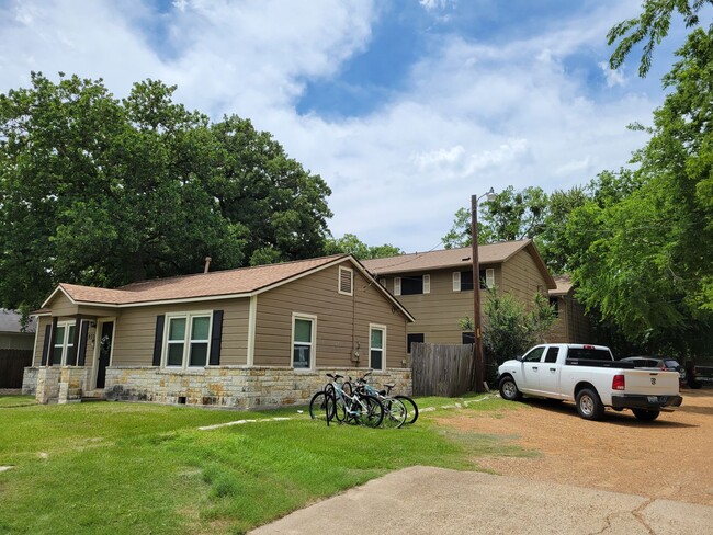 Building Photo - Northgate - College Station - 1 bedroom / ...