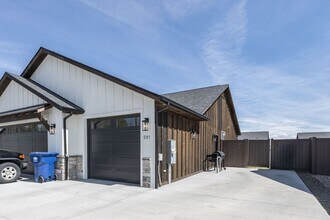 Building Photo - 591 S Teton Ave