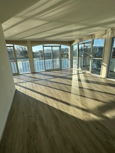 Foto del edificio - 5223 Shelter Bay Ave