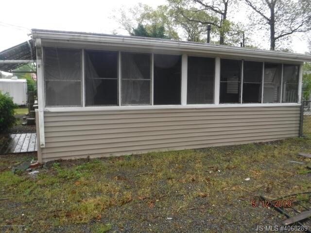 Building Photo - 305 Lawrence Dr