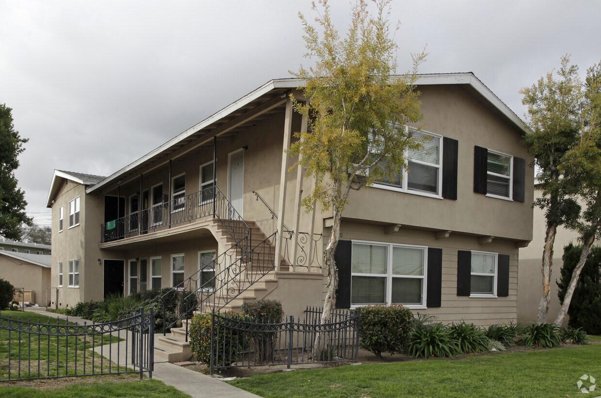 Foto principal - 1140 W Valencia Dr