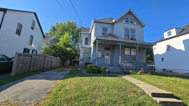 Foto del edificio - 2047 Lawrence Ave