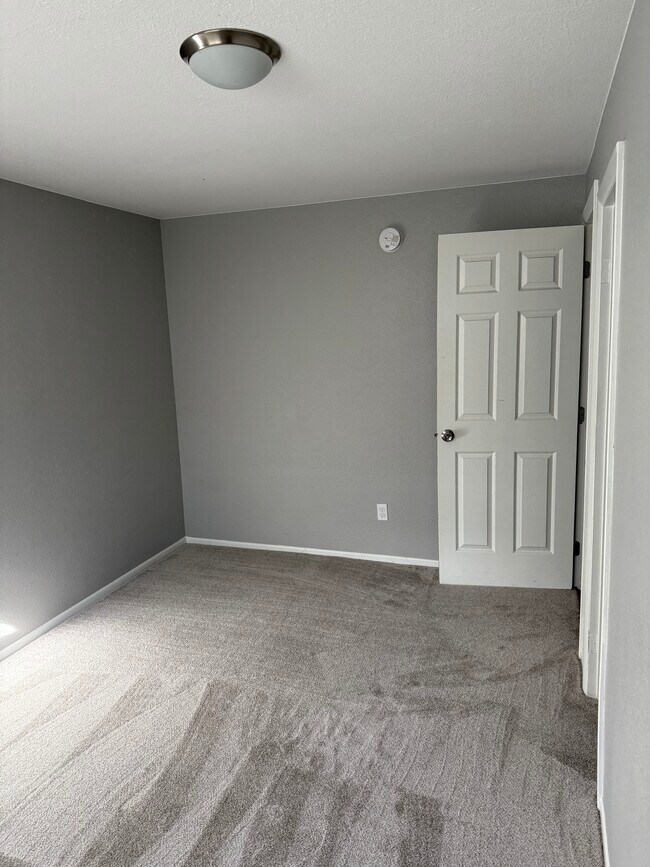 Foto del edificio - 1917 Oakwood Dr