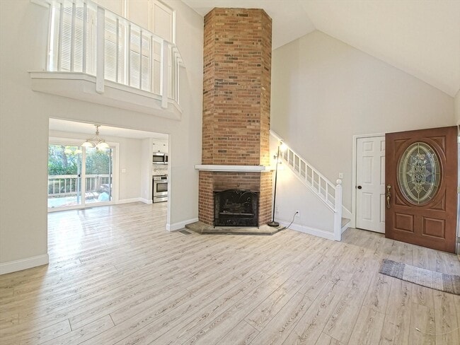 Foto del edificio - 253 Sudbury Ln