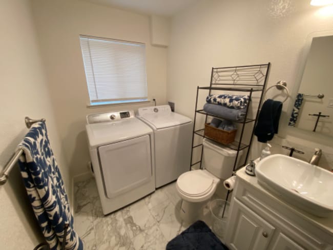 Building Photo - 5097 Oakbrook Cir