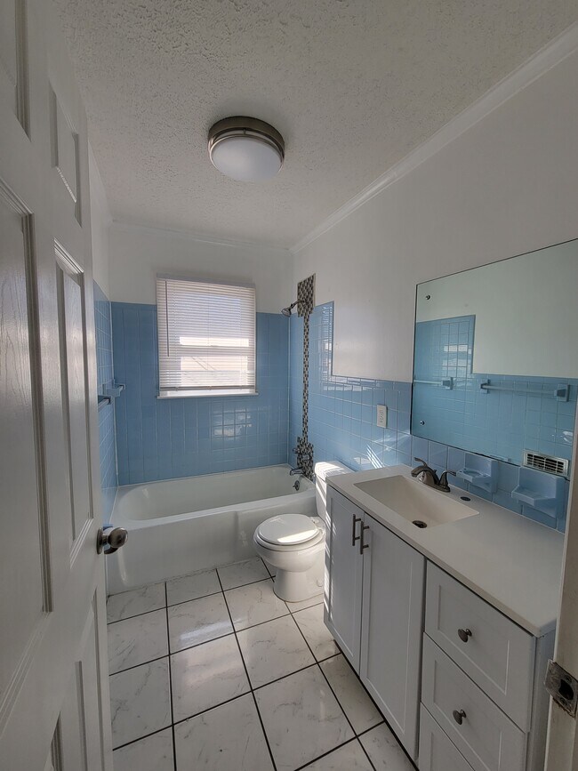 Building Photo - 303 Culbreth Ave