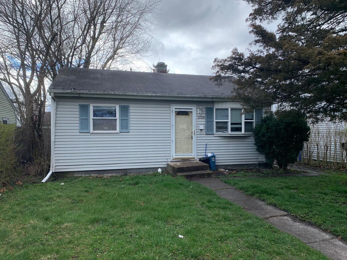 Primary Photo - 1709 S Warren St