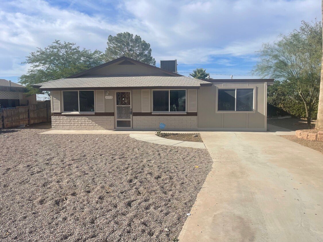 Foto principal - 1392 W Orchid Pl