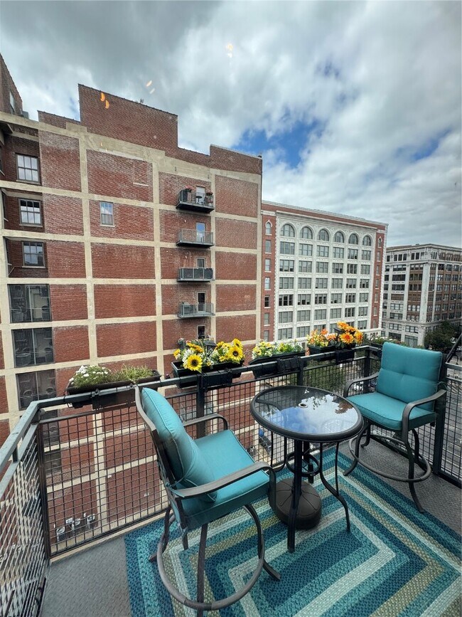 Foto del edificio - 1611 Locust St