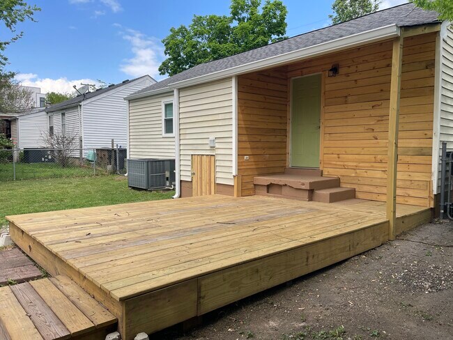 Foto del edificio - 5901 Carl Pl