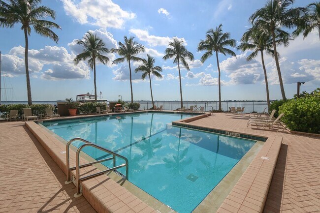Piscina comunitaria & Casa club - 1900 Virginia Ave