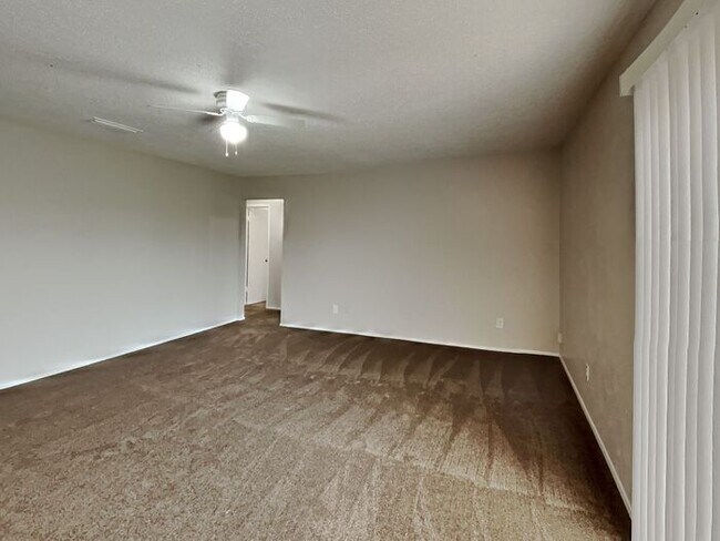 Building Photo - No App Fees. 1 Month Free Rent*