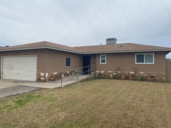 Building Photo - 4744 E Dwight Way