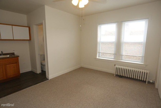 Foto del edificio - 3957 W Irving Park Rd