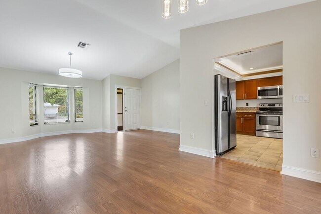 Foto del edificio - ** GOLDEN GATE CITY ** 3 BED + DEN / 2 BATH - FENCED YARD - NO HOA! - ANNUAL RENTAL