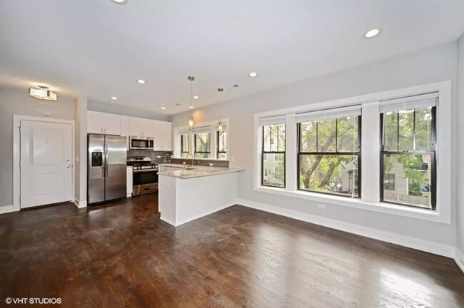 Building Photo - 1750 W Summerdale Ave
