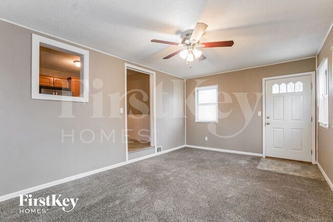 Building Photo - 2 NE Ferrell Ln