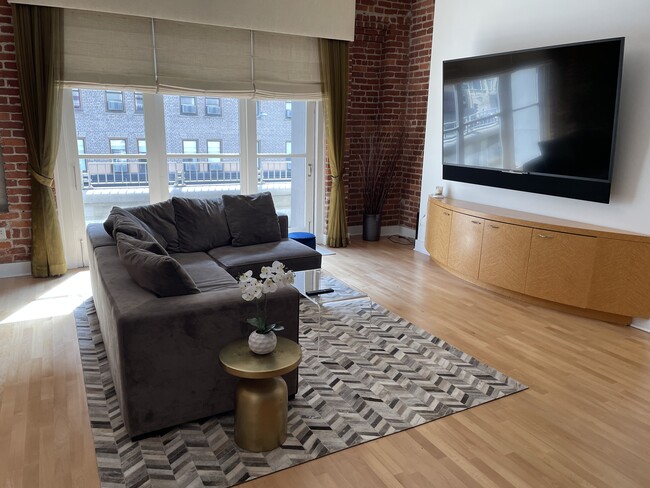 Great Room w TV - 333 Grant Ave