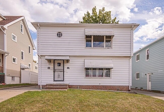 Foto del edificio - 4633 Warner Rd