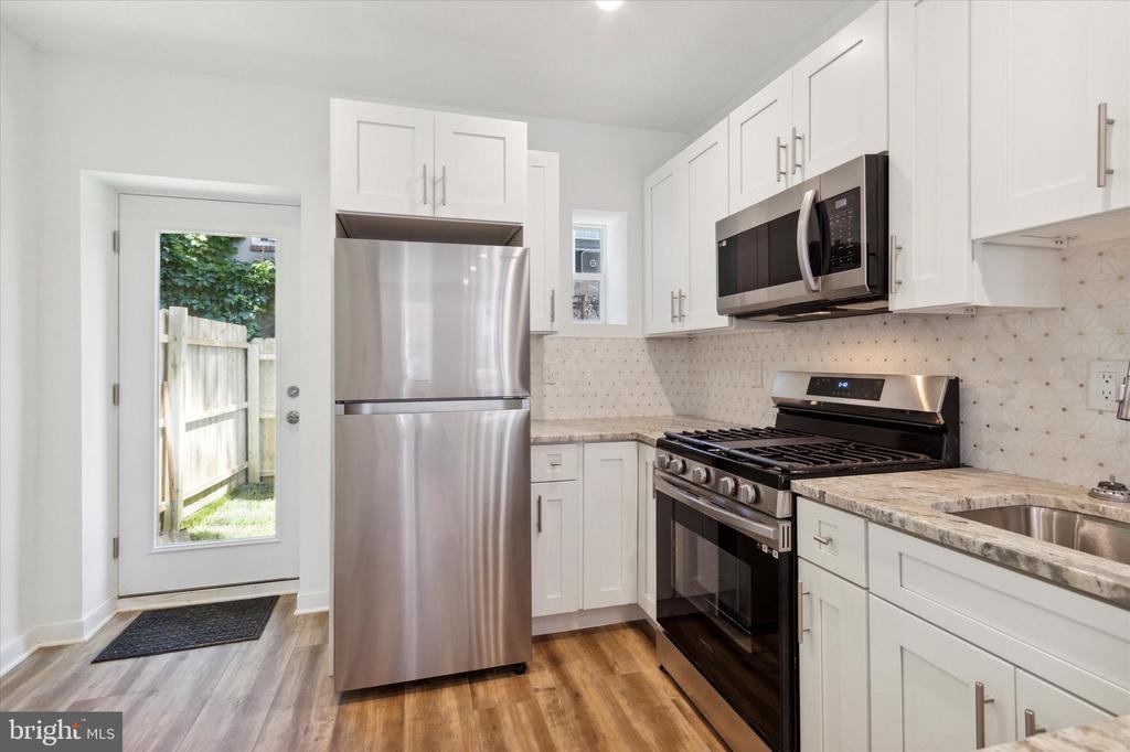 Primary Photo - 2113 N Darien St