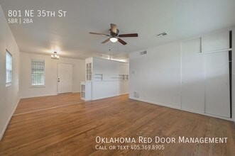 Building Photo - 801 NE 35th St