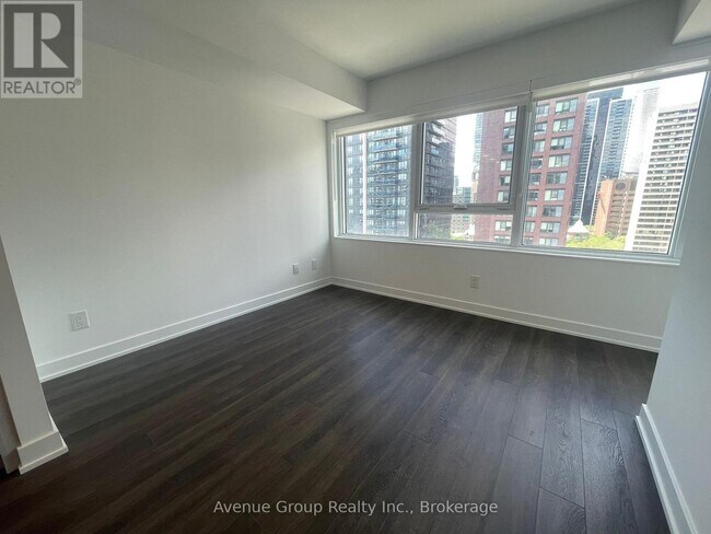 Building Photo - 609 Sherbourne St
