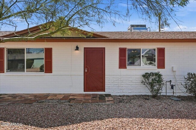 Foto del edificio - 1935 E El Parque Dr