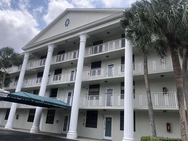 Building Photo - 1715 Whitehall Dr
