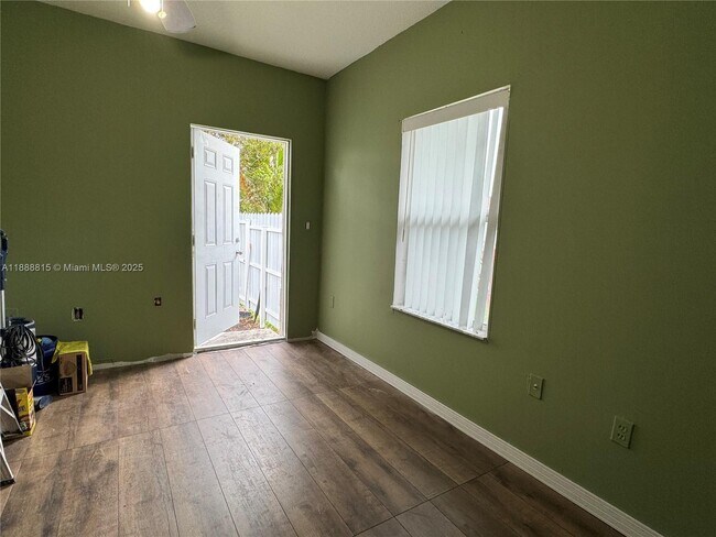 Foto del edificio - 11951 SW 192nd Terrace