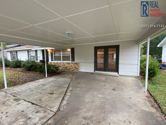 Building Photo - 913 Brewer-