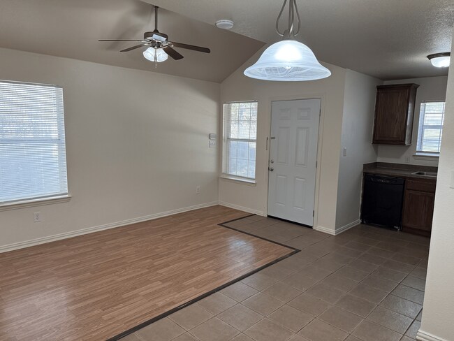 Building Photo - 3007 Refugio Ave