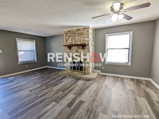 Building Photo - Classic 2/1.5 Cordova Townhome Now Availab...