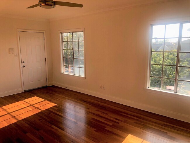 Foto del interior - 1418 S Genesee Ave