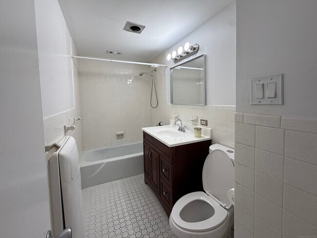Foto del edificio - 30 Woodland St