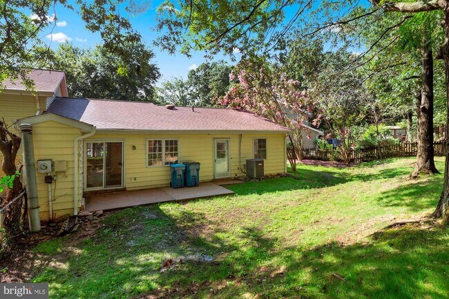 Building Photo - 203 Summers Ct