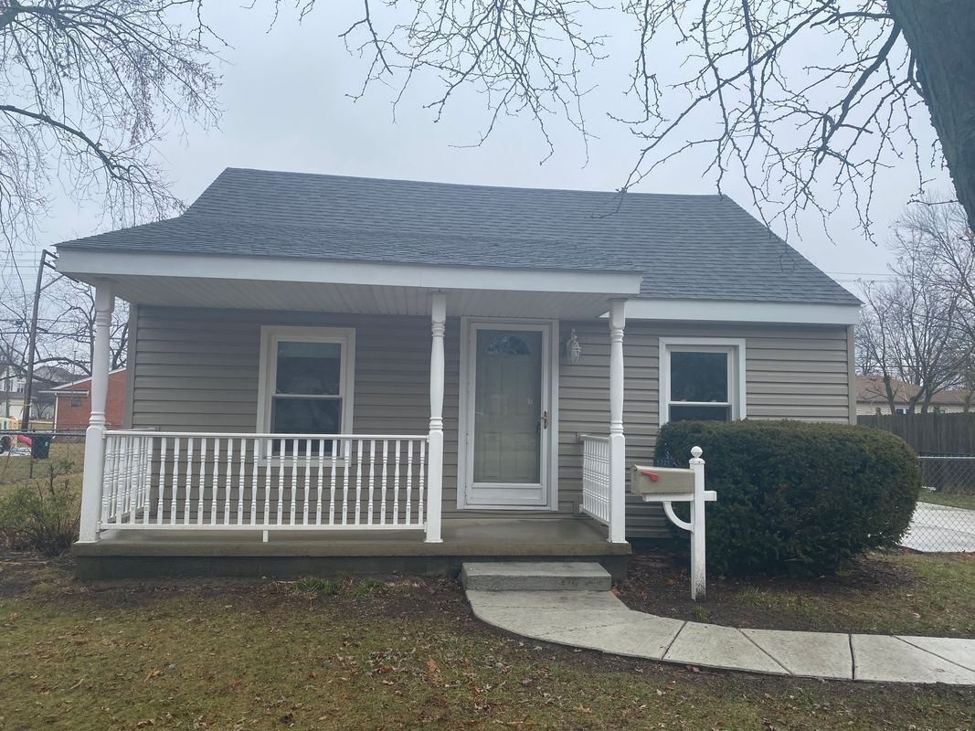 Foto principal - 5325 Newberry St