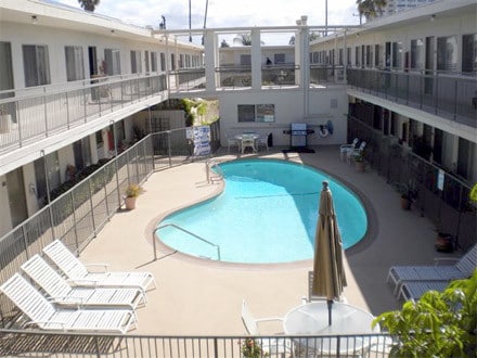 Building Photo - Carrousel 1