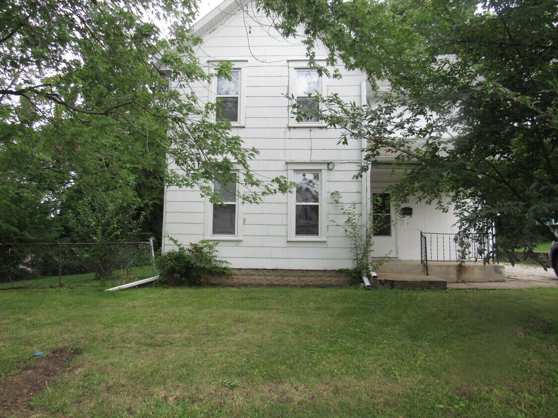 Primary Photo - 501 E Eureka Ave