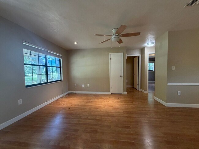 Building Photo - Windward Meadows 3BR/2BA on 1 Acre with Fenced Yard