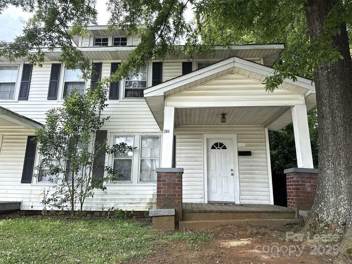Primary Photo - 203 W 3rd Ave