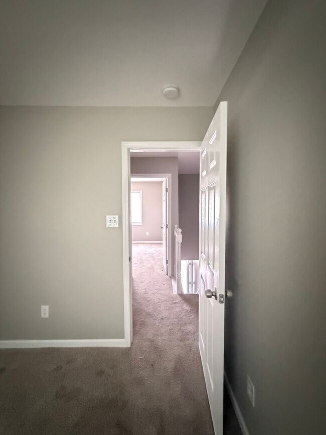Foto del edificio - Newly Renovated 2-Bedroom Townhouse in a Prime Location!