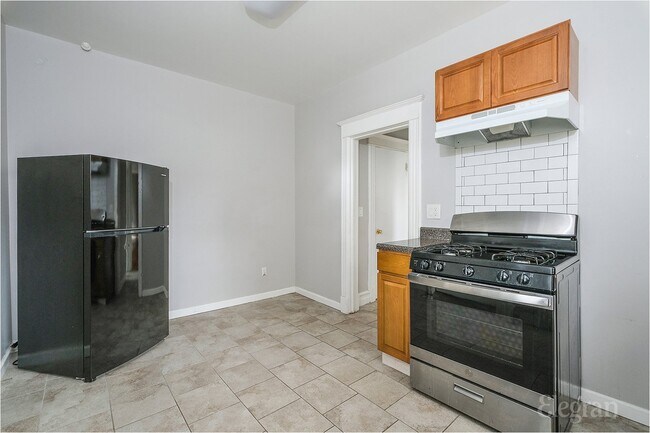 Building Photo - 330 N Terrace Ave