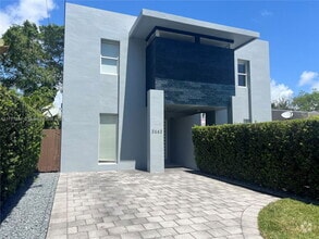 Building Photo - 3663 SW 15th St