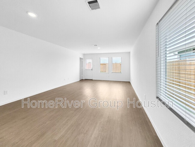 Building Photo - 115 Brandi Dr