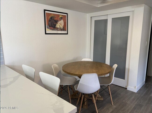 Foto del edificio - 8155 E Roosevelt St