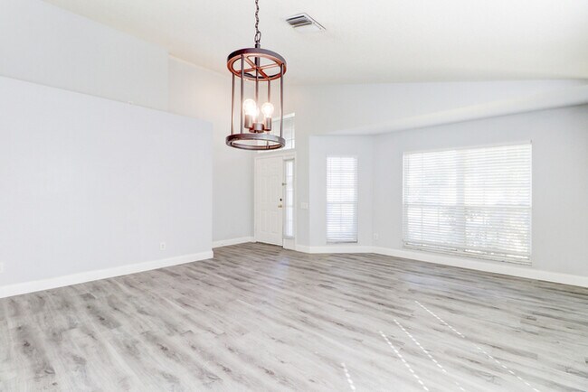 Building Photo - 29806 Morningmist Dr