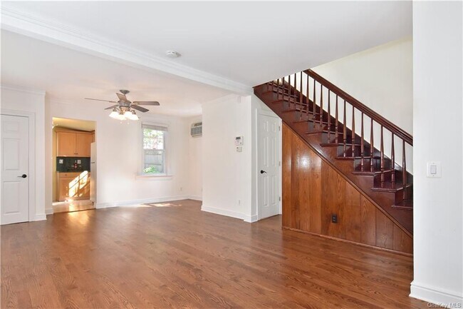 Foto del edificio - 362-364-U362 Warburton Ave