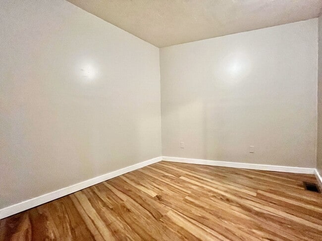 Building Photo - Spacious Three Bedroom Home in Muskegon