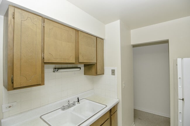 Building Photo - 535 W Aldine Ave