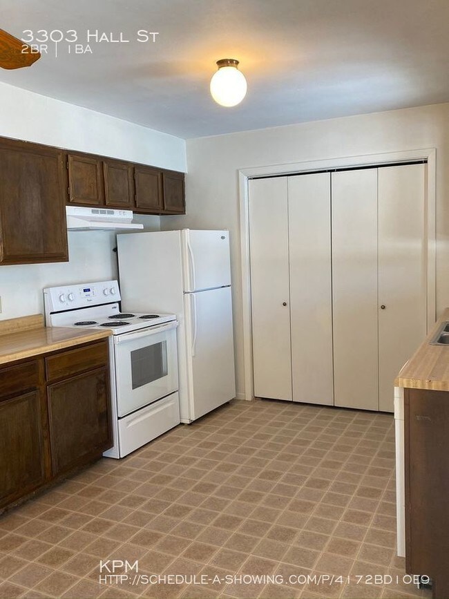 Building Photo - 3303 Hall St
